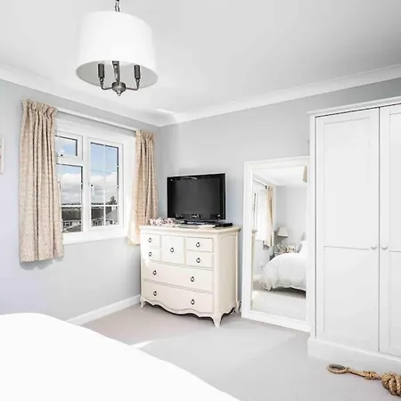 Lilliput Hideaway 5 Mins From Sandbanks Beach Poole Exterior photo